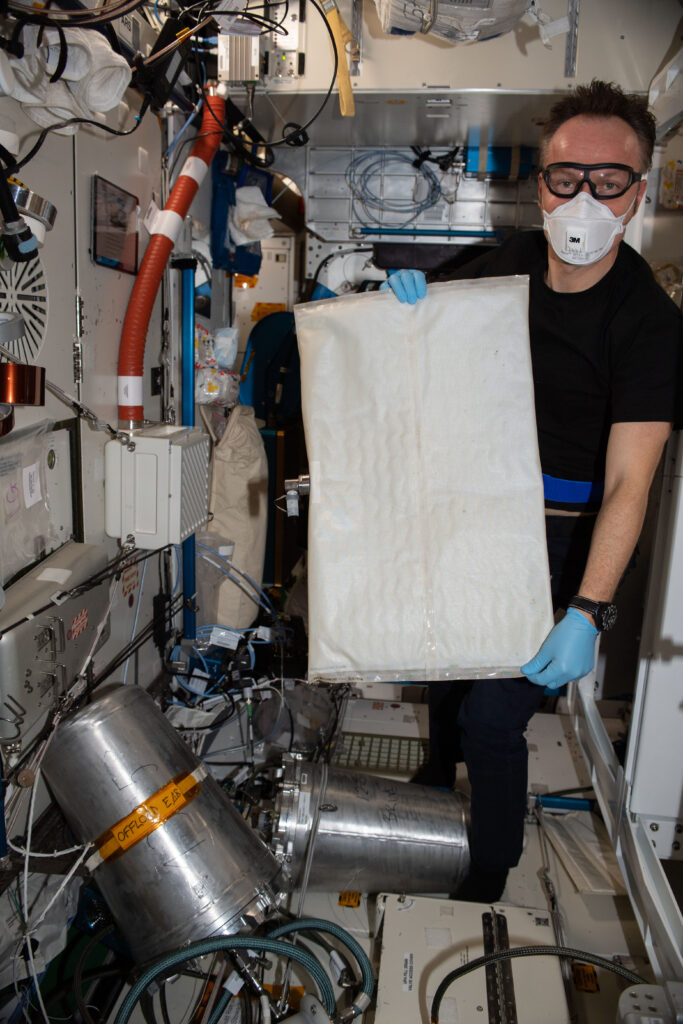 ESA (European Space Agency) astronaut Matthias Maurer changes out the bladder in the space station’s Brine Processor Assembly.
Credits: NASA