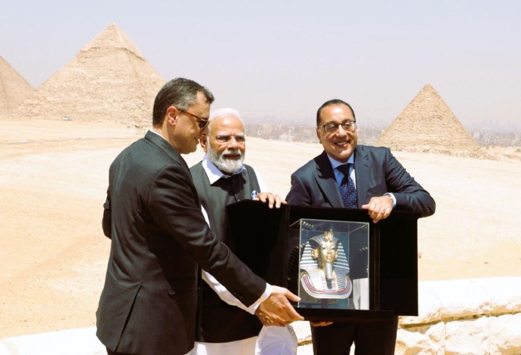 Prime Minister Modi also took the opportunity to explore Egypt's rich cultural heritage