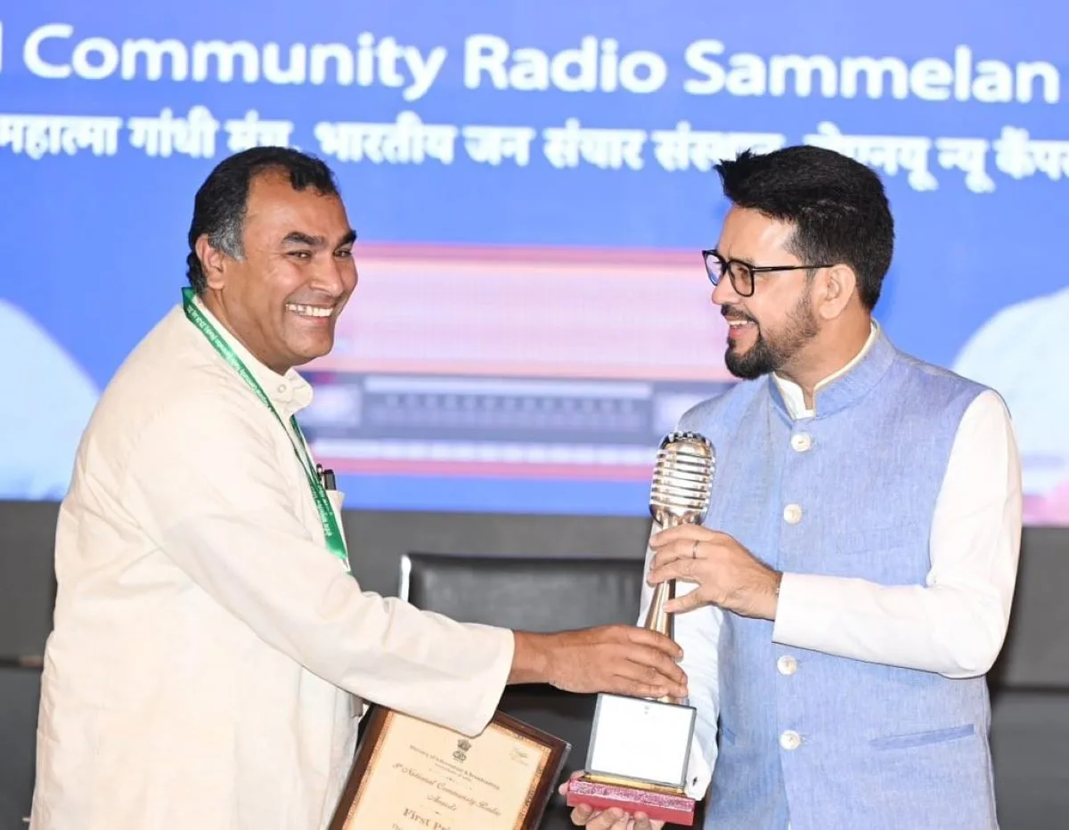Anurag Thakur confers 8th & 9th Community Radio Awards; Inaugurates Regional Community Radio Sammelan