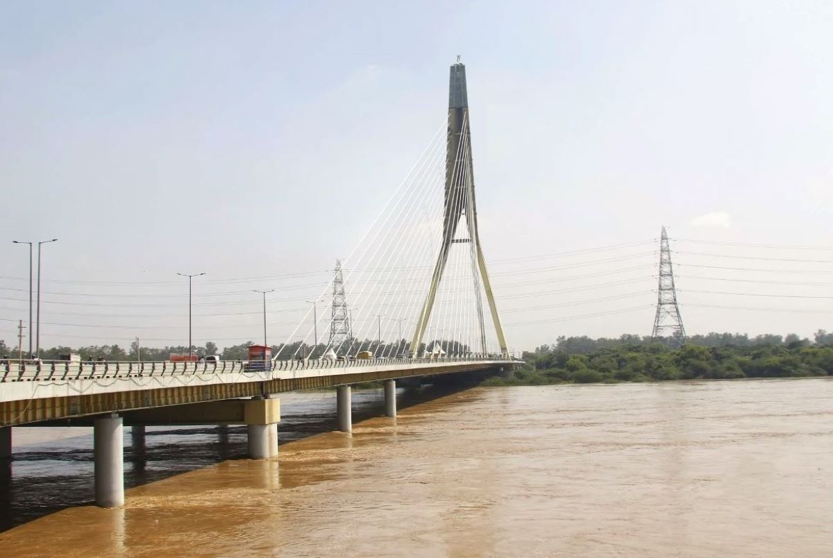 Delhi on High Alert as Yamuna River Crosses Danger Mark, Reaching 206.24 Metres