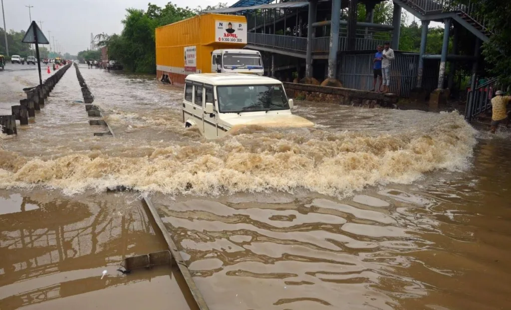 Delhi Battles with Yamuna Floods: Roads Submerged, Massive Jams, Metro Disrupted
