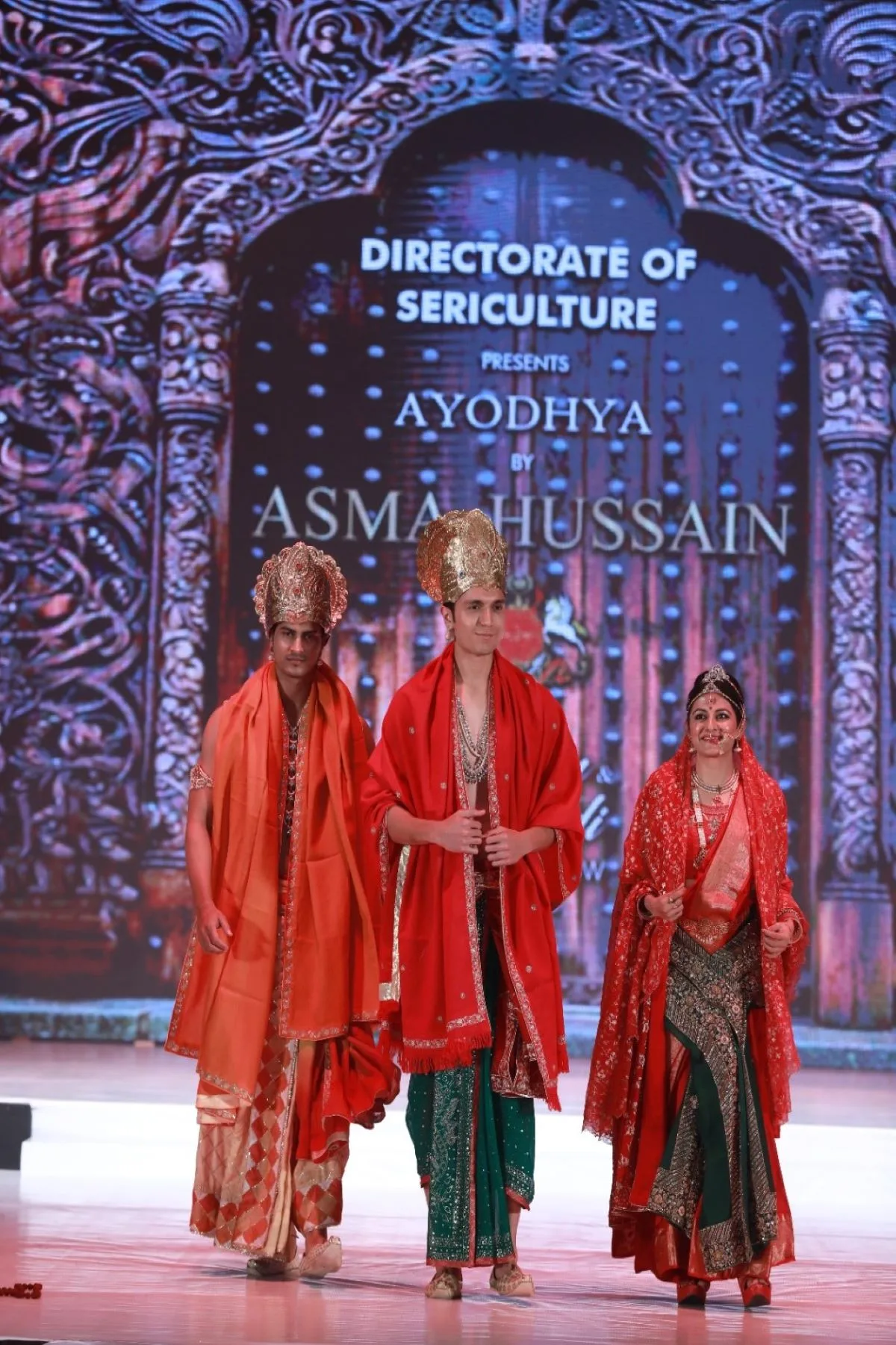 Resham & Khadi Fashion Show: Khadi & Silk Designs Dazzle at UP State Mega Expo