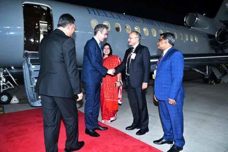 Greek PM Kyriakos Mitsotakis Receives Warm Welcome in India on Bilateral Visit