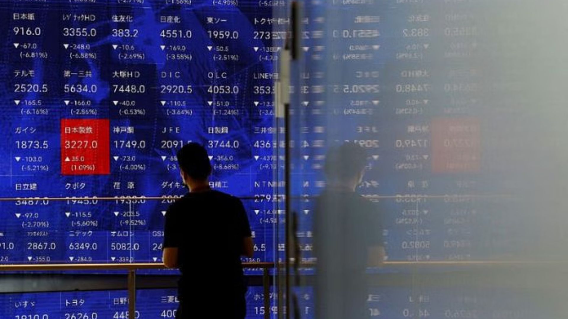 Asia Stocks Decline as U.S. Tariff Uncertainty Weighs on Markets