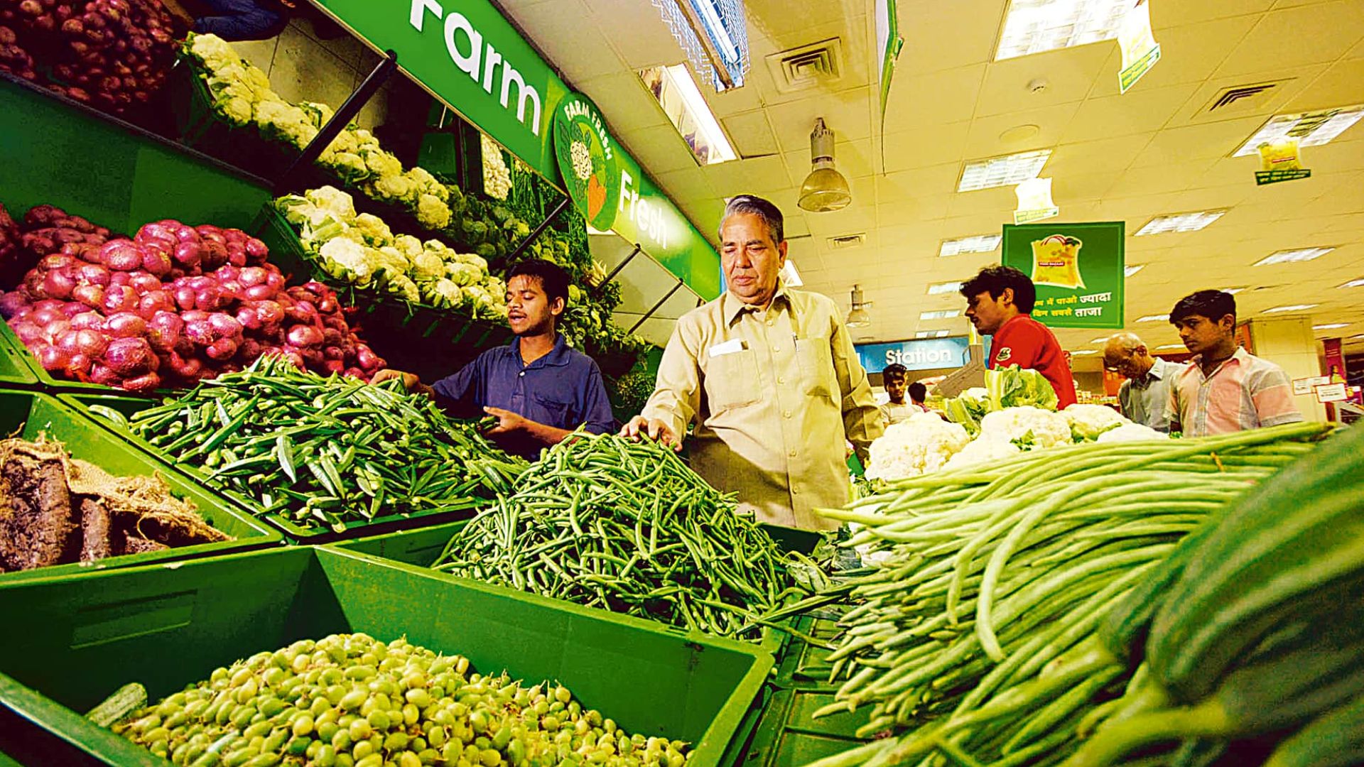 RBI Projects Positive Food Inflation Outlook Amid Falling Vegetable Prices and Record Wheat Production