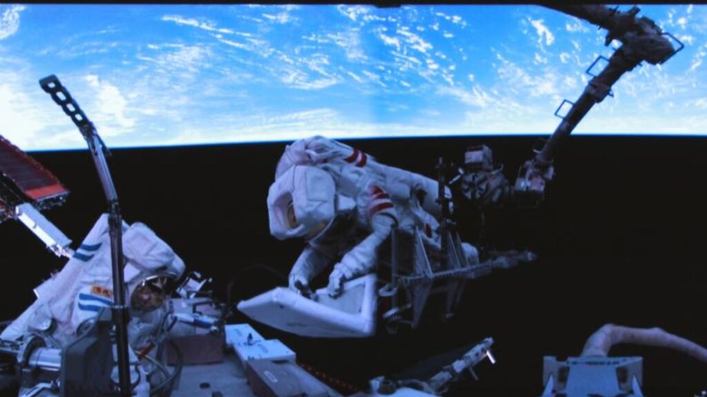 Chinese Astronauts Complete Second Spacewalk of Shenzhou-20 Mission