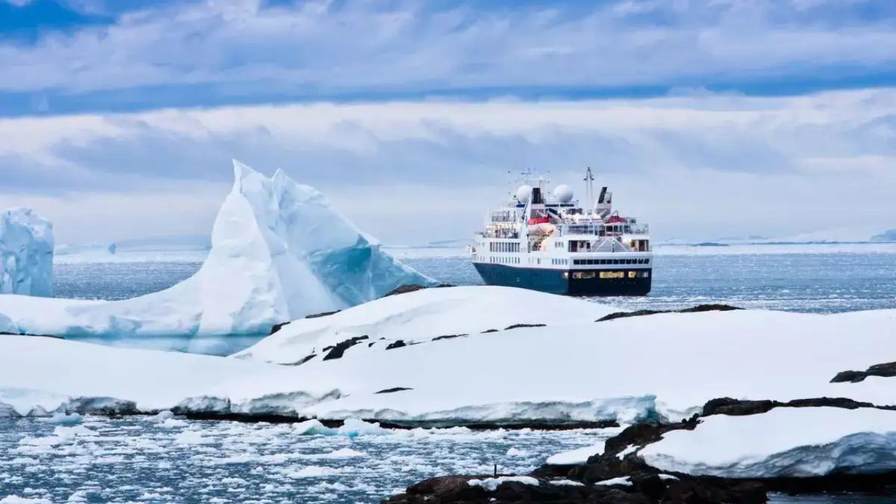 Antarctica’s Fragile Threshold Under Pressure from Tourism and Research Expansion