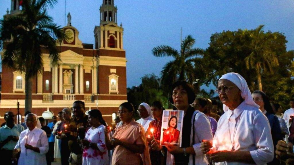 Families of Air India Crash Victims Hold Candlelight Vigil in Ahmedabad