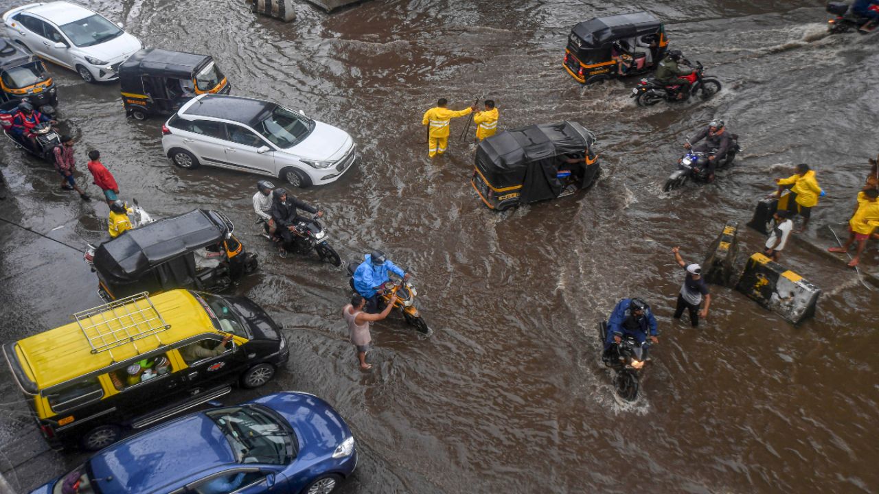 Heavy Rainfall Disrupts Normal Life in Maharashtra; Schools Shut in Thane, Navi Mumbai, Panvel and Lonavala