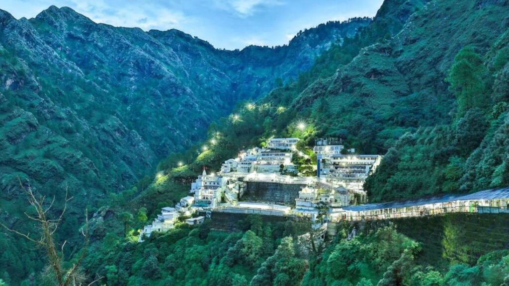 Landslide on Vaishno Devi Shrine Route Injures Six; Yatra Suspended Amid Heavy Rainfall in Jammu & Kashmir